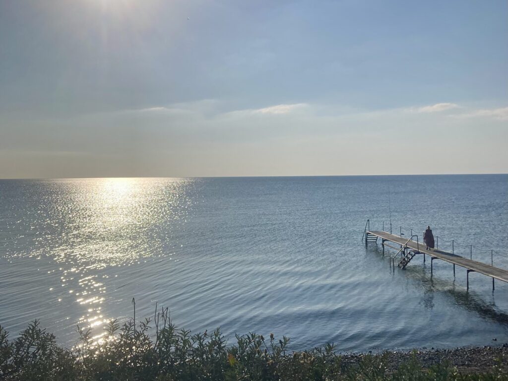 sonne über der Ostsee symbolisiert heißes Wetter im Sommer
