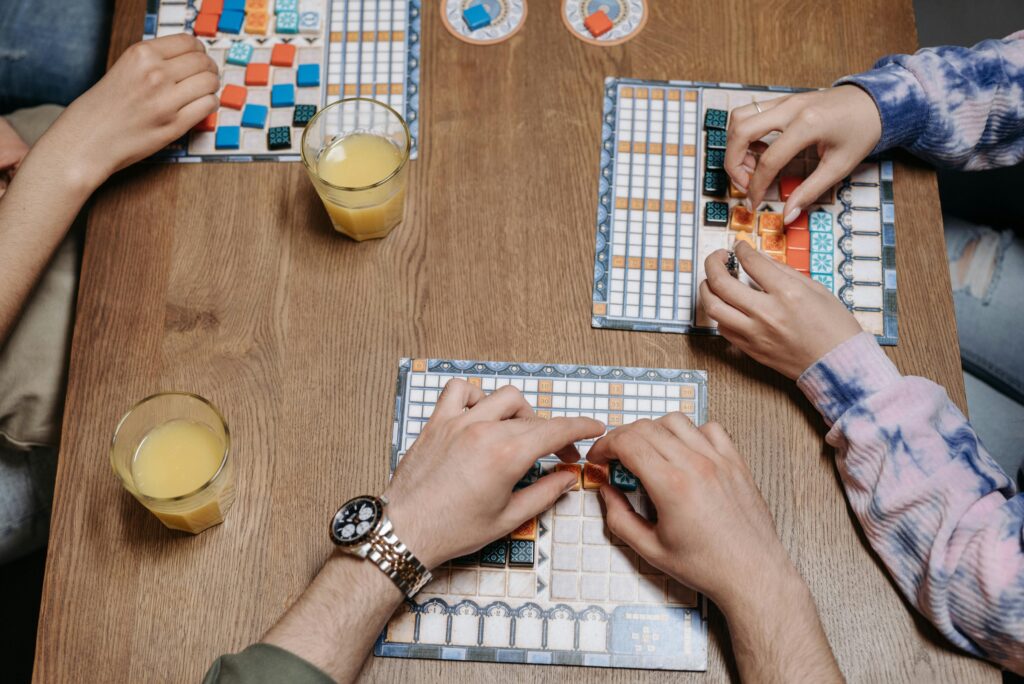 Kartenspiele für Familien neurodivergente Kinder beschäftigen positive Glaubenssätze Kinder therapeutische Spiele Spiele für soziale Ängste